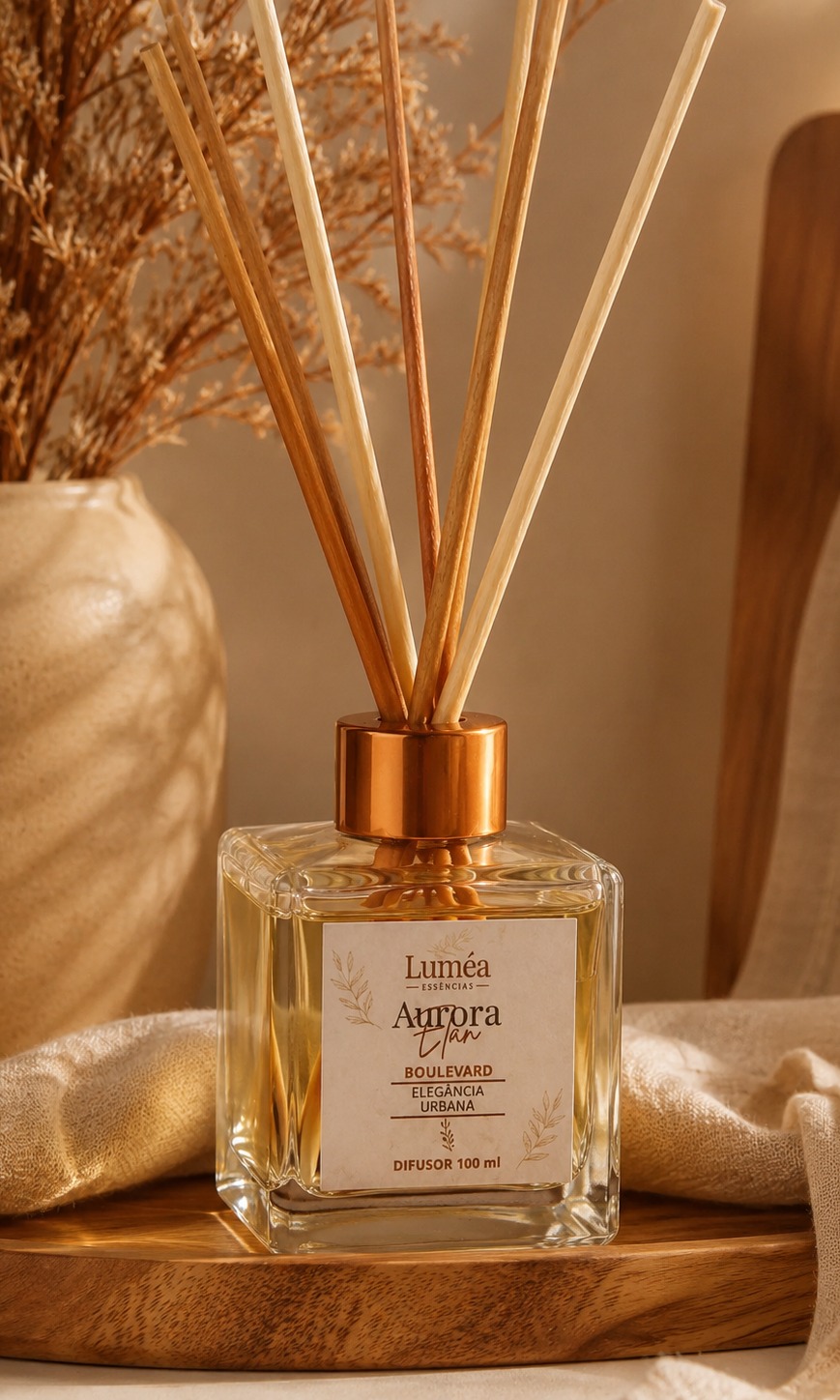 Difusor Luméa Aurora Élan Boulevard 100 ml em frasco quadrado com colar cobre e varetas